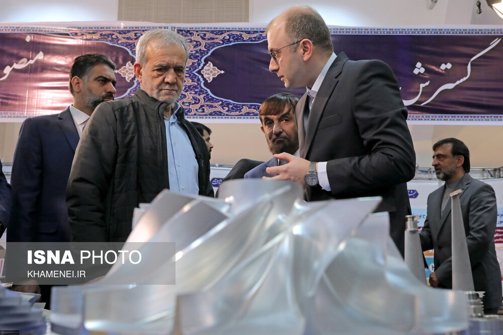 رئیس‌جمهور نمایشگاه پیشگامان پیشرفت