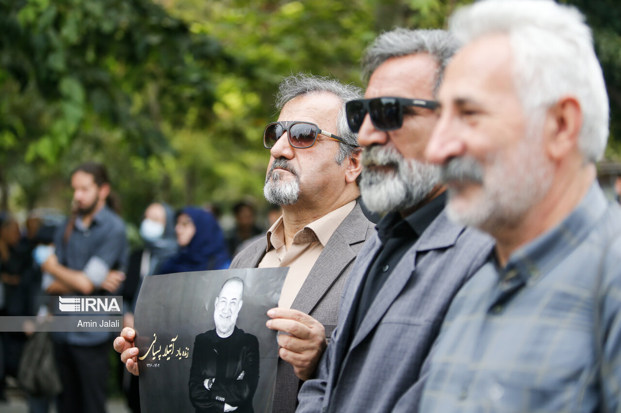 بدرقه  «آتیلا پسیانی» با حضور هنرمندان