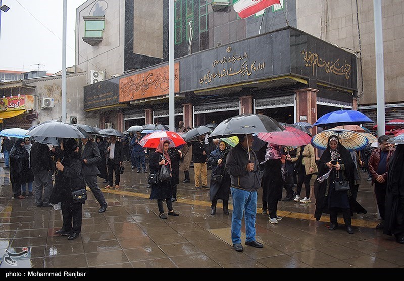  مراسم تشییع پروانه معصومی در رشت