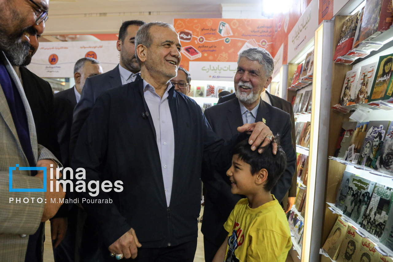 بازدید رئیس جمهور از نمایشگاه کتاب