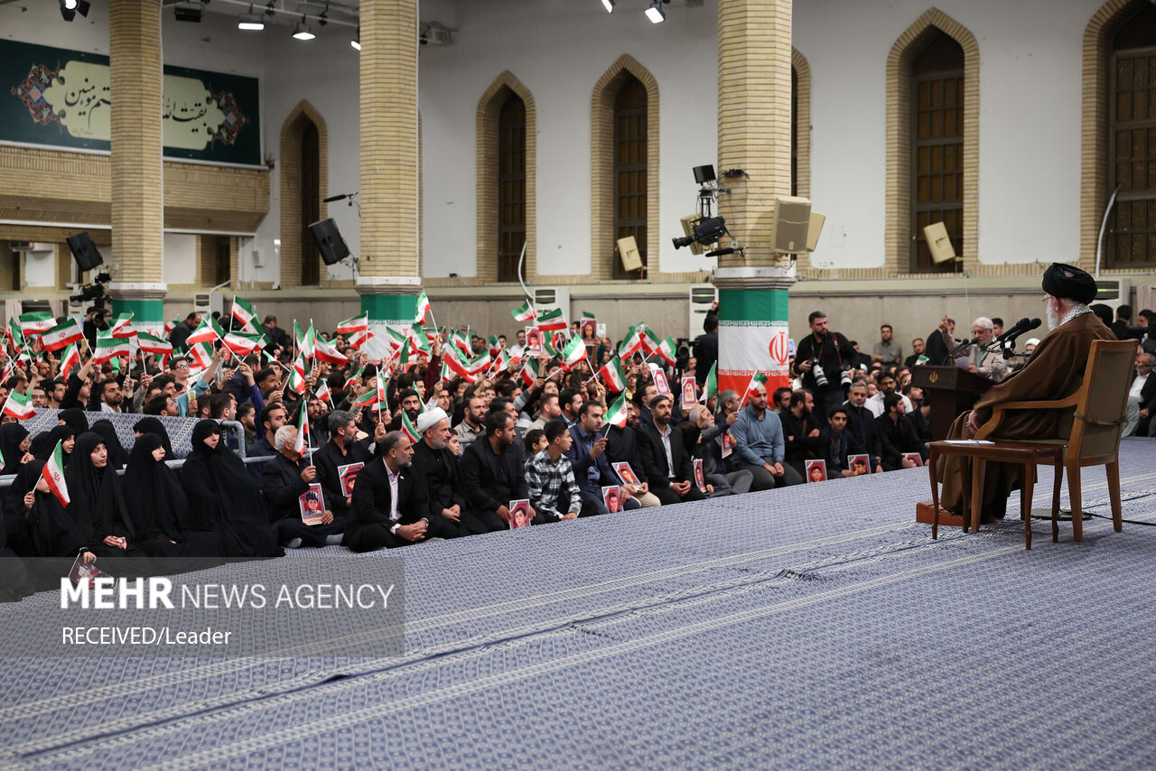 دیدار دانش‌آموزان و دانشجویان با رهبر انقلاب