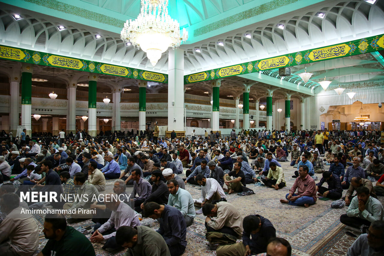 بزرگداشت جان باختگان حادثه بندر شهید رجایی در حرم بانوی کرامت