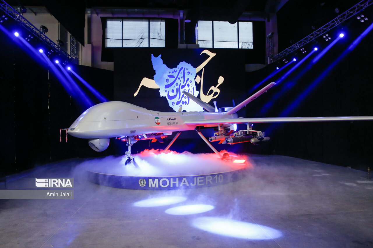 رونمایی از «پهپاد مهاجر ۱۰»