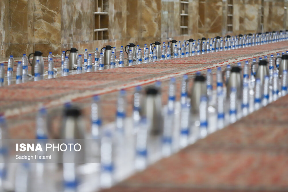 ضیافت افطاری در حرم مطهر رضوی