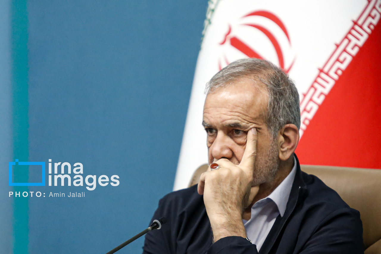 جلسه شورای عالی انقلاب فرهنگی