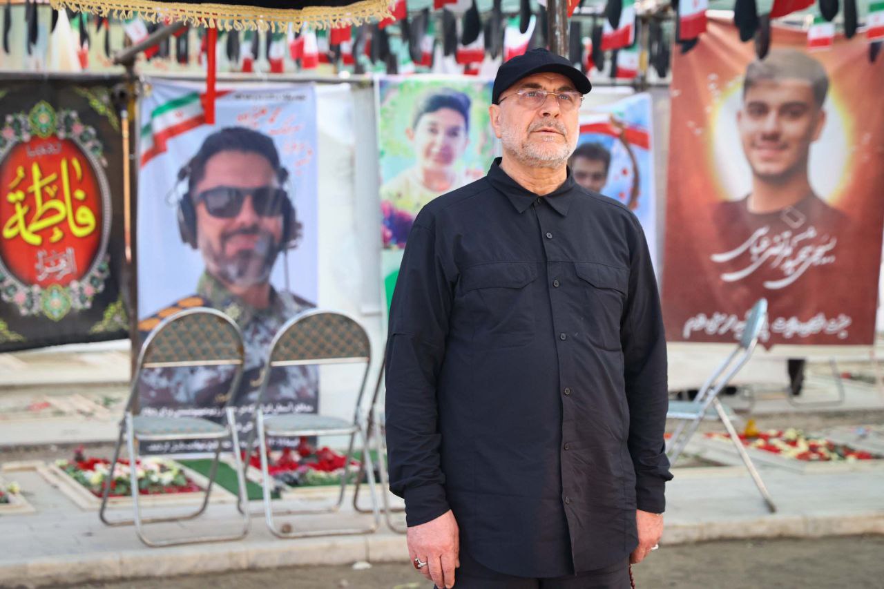 حضور سحرگاهی قالیباف بر مزار شهدای تهاجم رژیم صهیونیستی