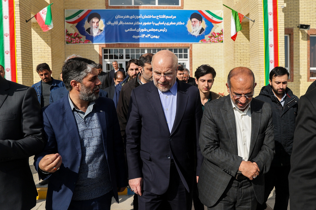  افتتاح دو مجموعه آموزشی در میبد و اردکان با حضور قالیباف 