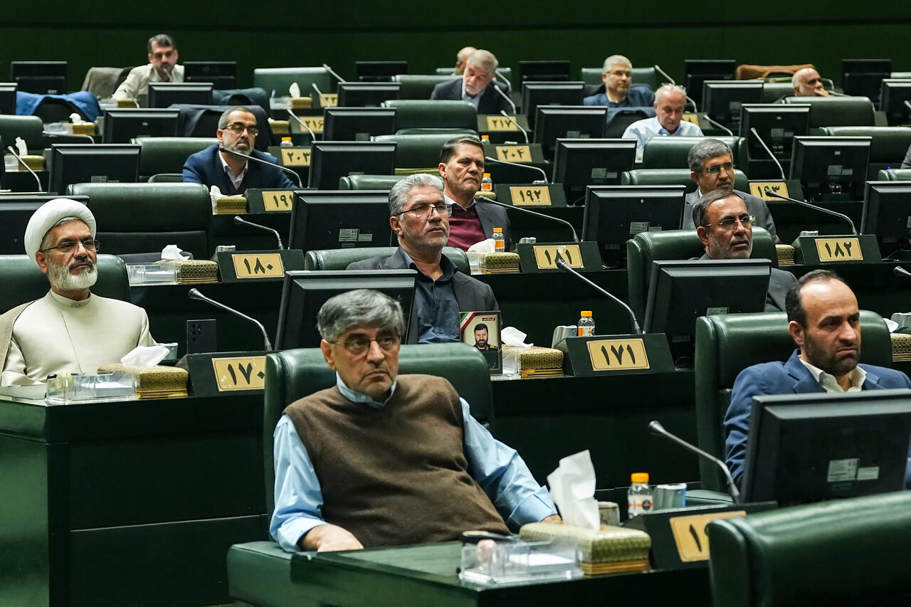 نشست غیرعلنی چهارشنبه ۱۷ دی