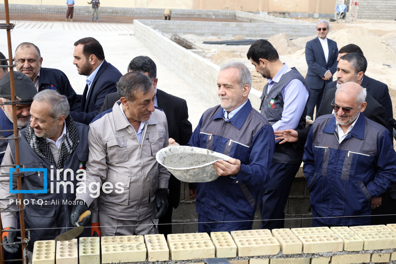 پزشکیان در پروژه مدرسه‌سازی اهواز