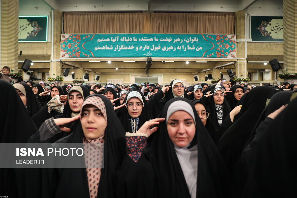  دیدار هزاران نفر از زنان و دختران با رهبر انقلاب