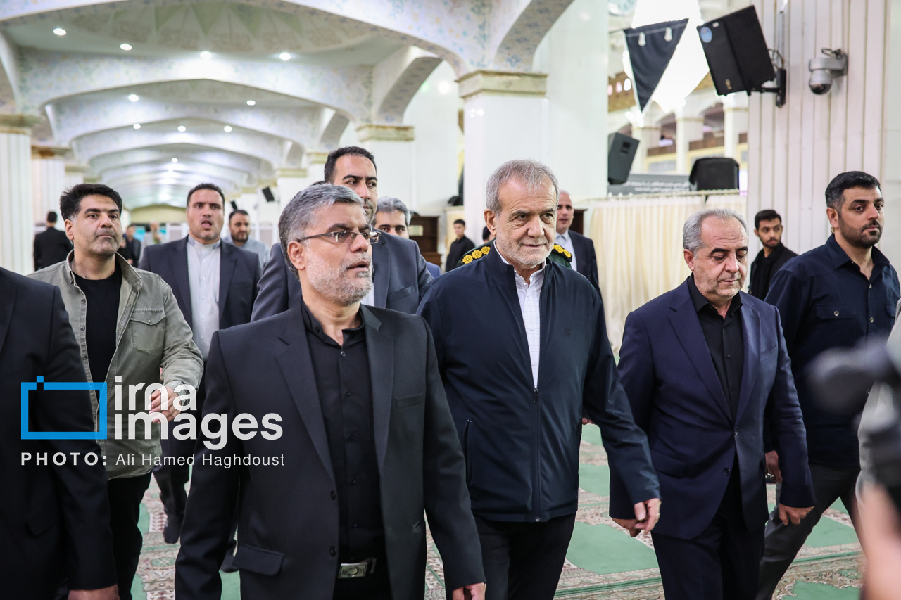 مراسم سالگرد شهدای خدمت در مصلای تبریز 