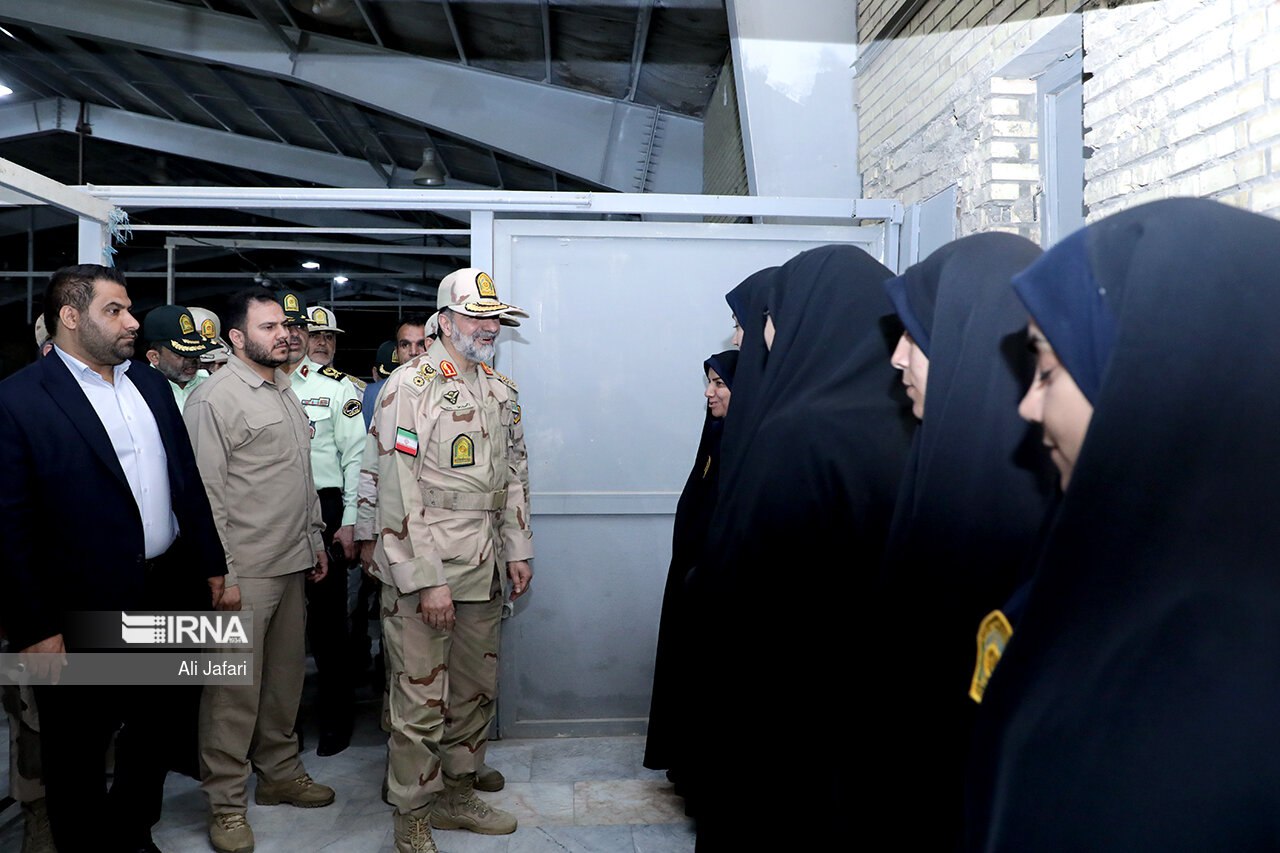 بازدید فرمانده کل انتظامی از مرز مهران