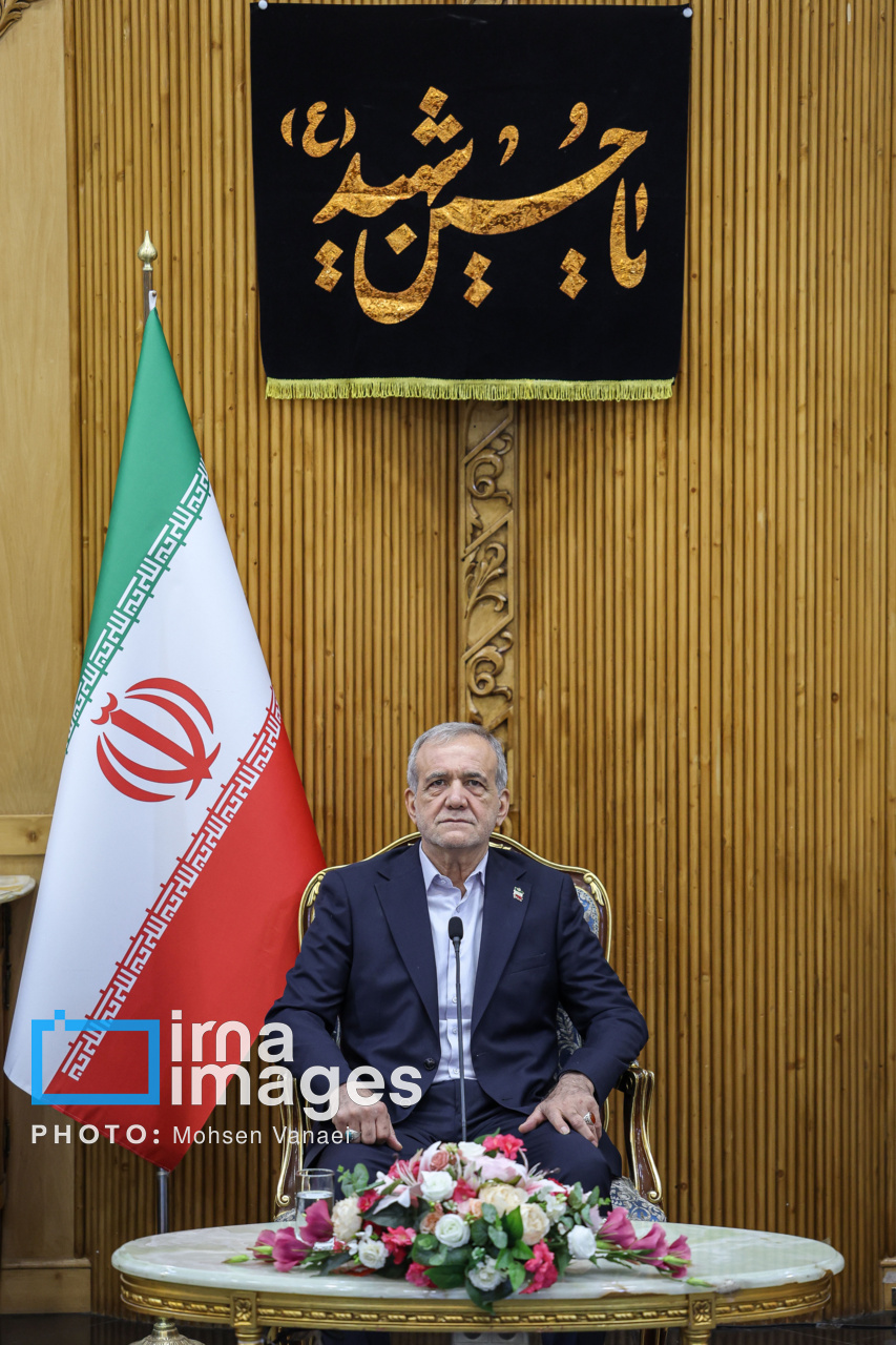 تصاویر بدرقه رئیس‌جمهور در سفر به پاکستان