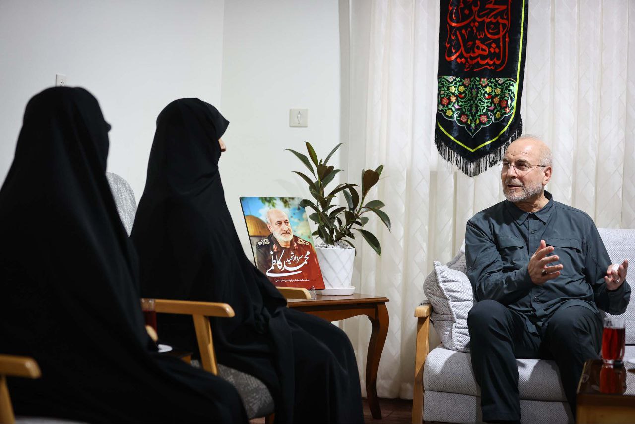 ضور قالیباف در منزل سرلشکر شهید محمد کاظمی