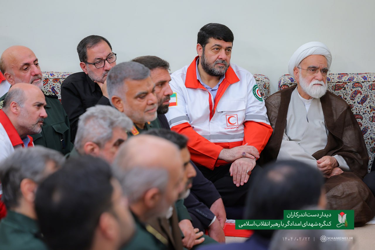 تصاویر دیدار اعضای ستاد برگزاری همایش ملّی بزرگداشت شهدای امدادگر با رهبر انقلاب