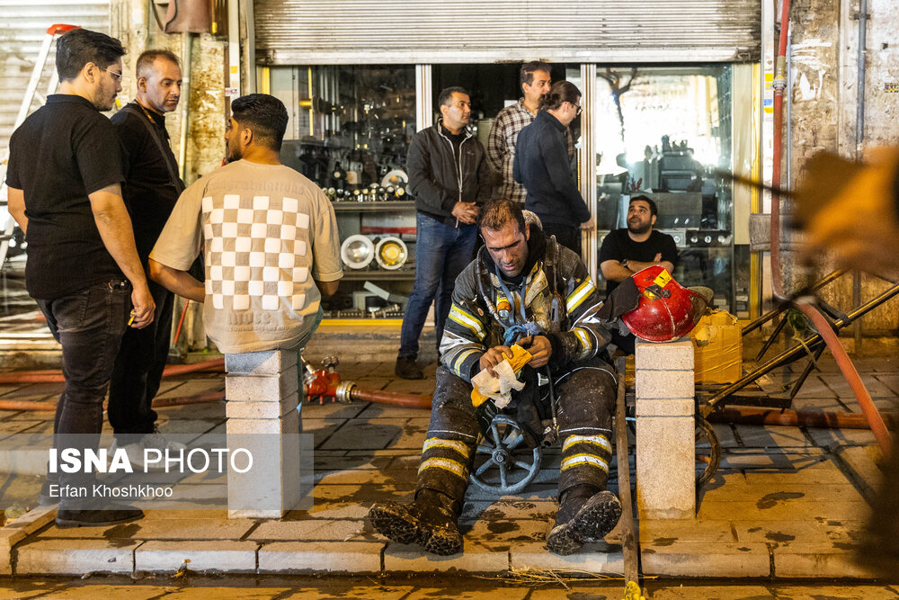 آتش‌سوزی انبار لوازم الکترونیکی در لاله‌زار