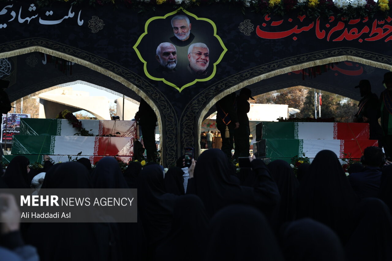 مراسم تشییع پیکر مطهر ۱۰۰ شهید گمنام در تهران
