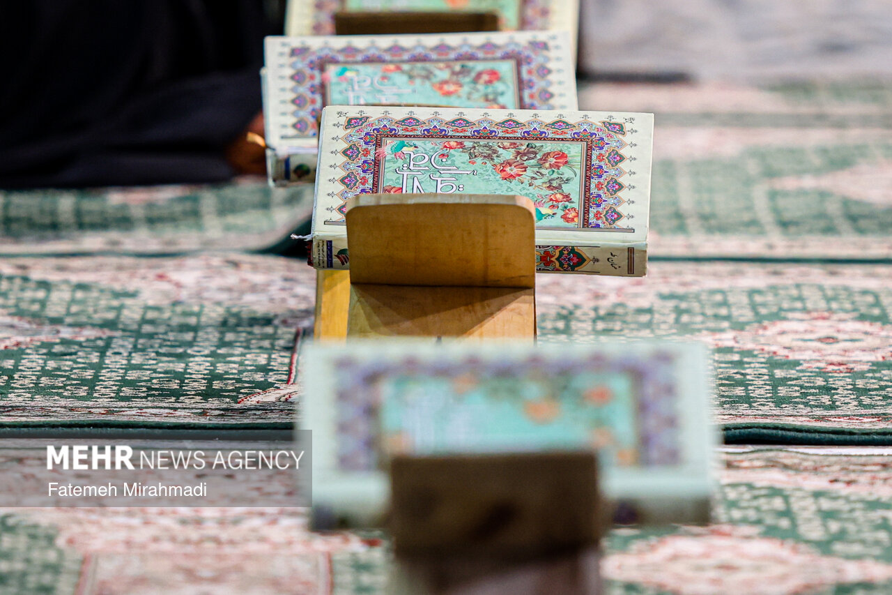 جزء خوانی قرآن کریم در حرم  عبدالعظیم 