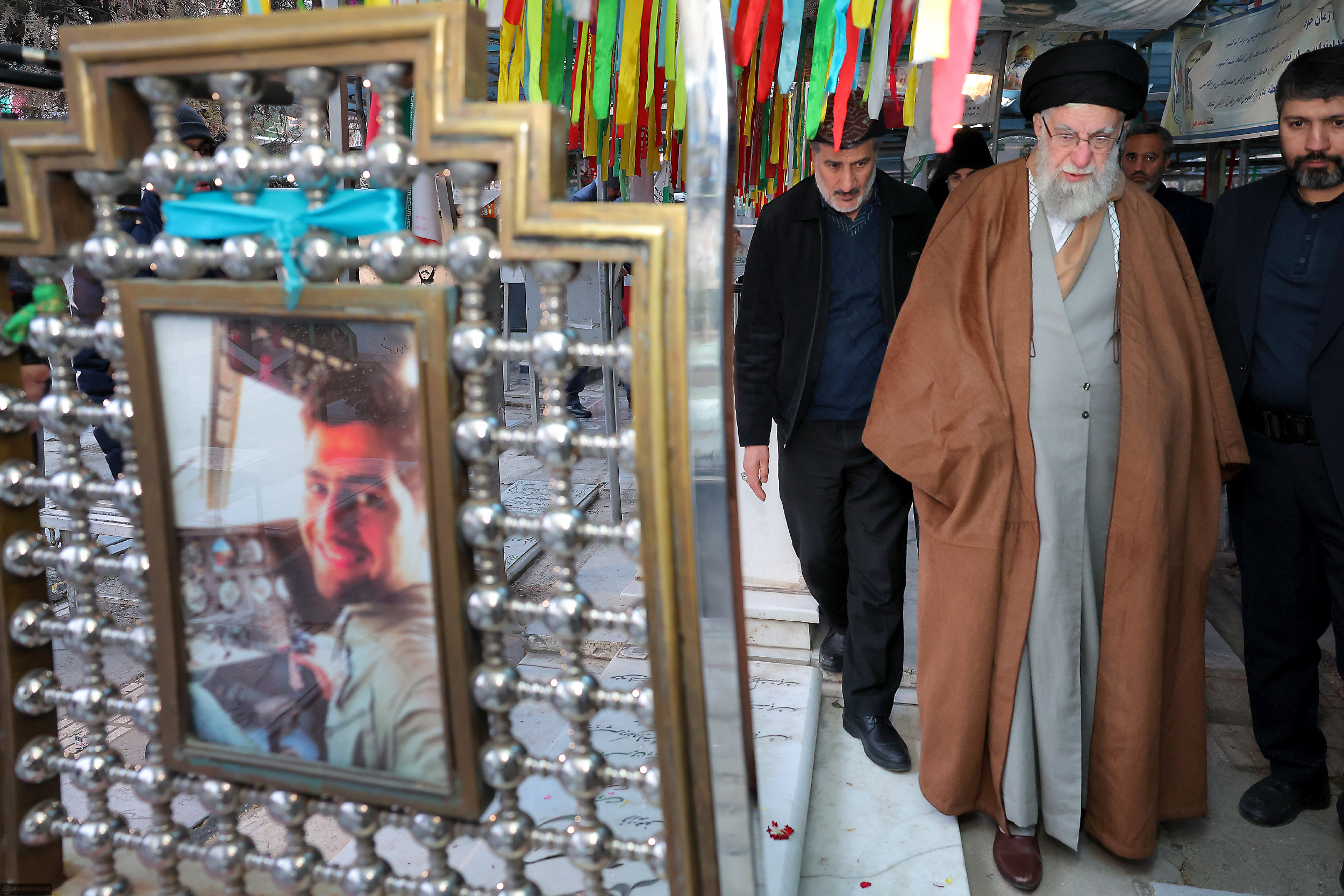 تصاویری از حضور رهبر انقلاب در حرم مطهر حضرت امام خمینی(ره) 