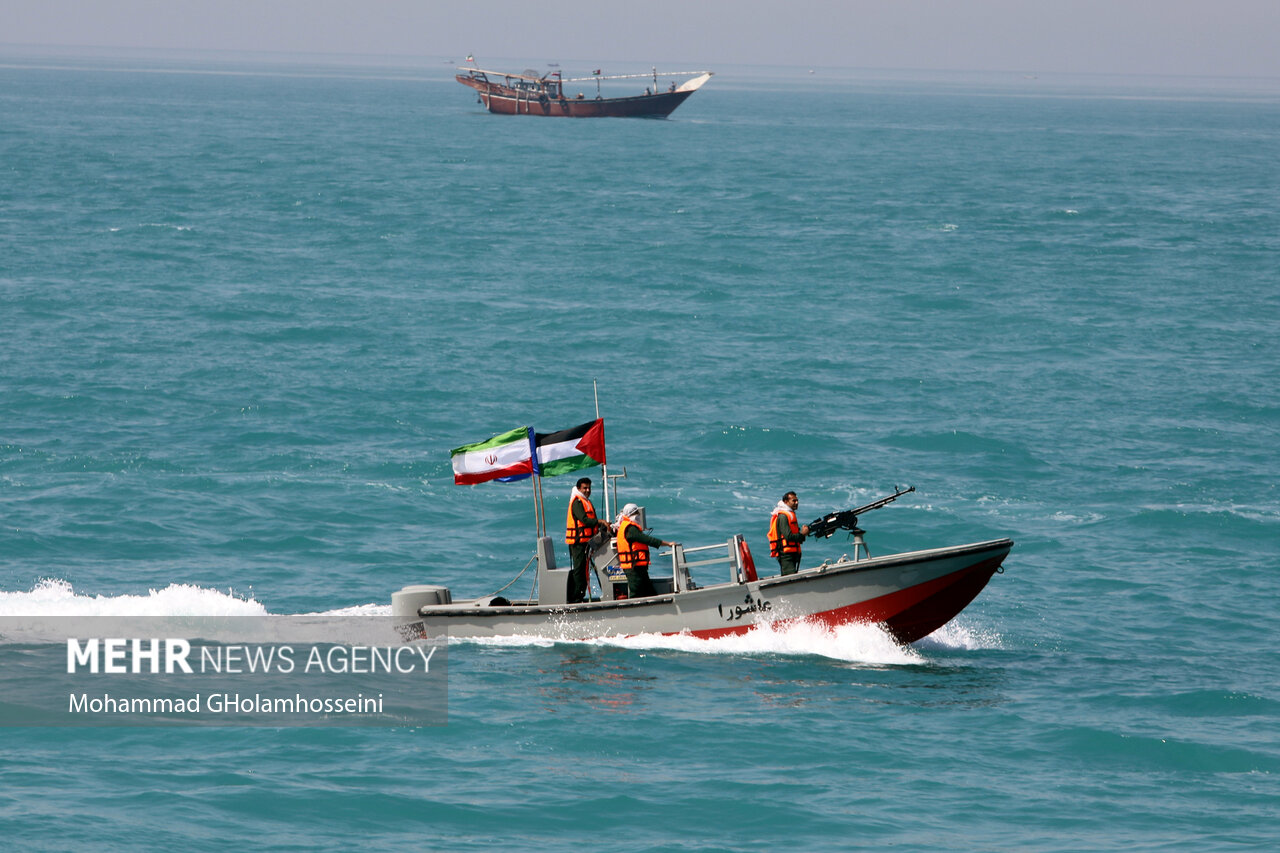 بزرگترین رژه اقتدار بسیج دریایی مردم پایه در حمایت از فلسطین