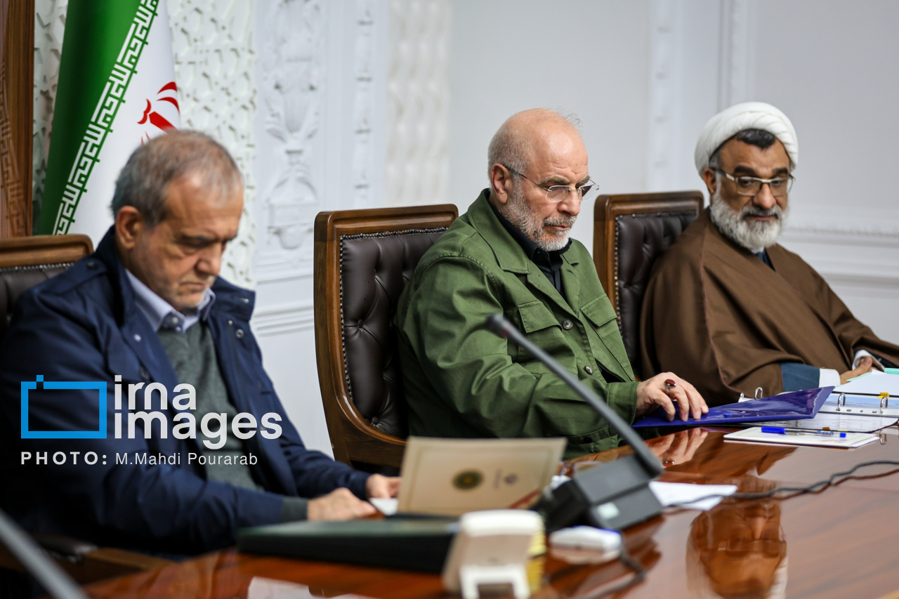 جلسه شورای عالی انقلاب فرهنگی