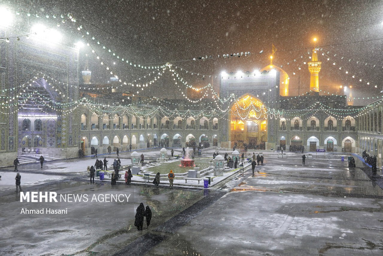 شب برفی حرم امام رضا (ع)