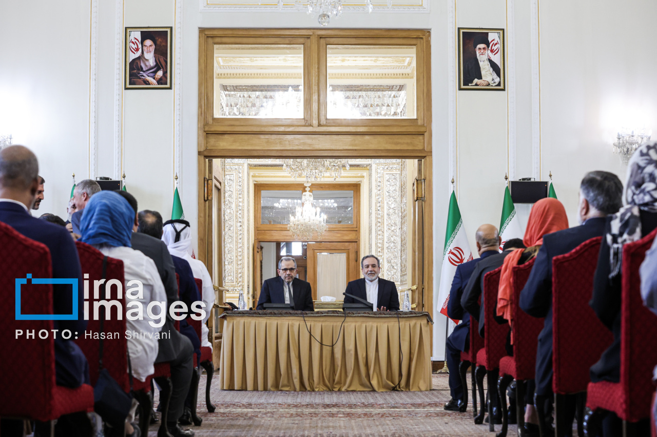 نشست وزیر امورخارجه با سفرای کشور های خارجی