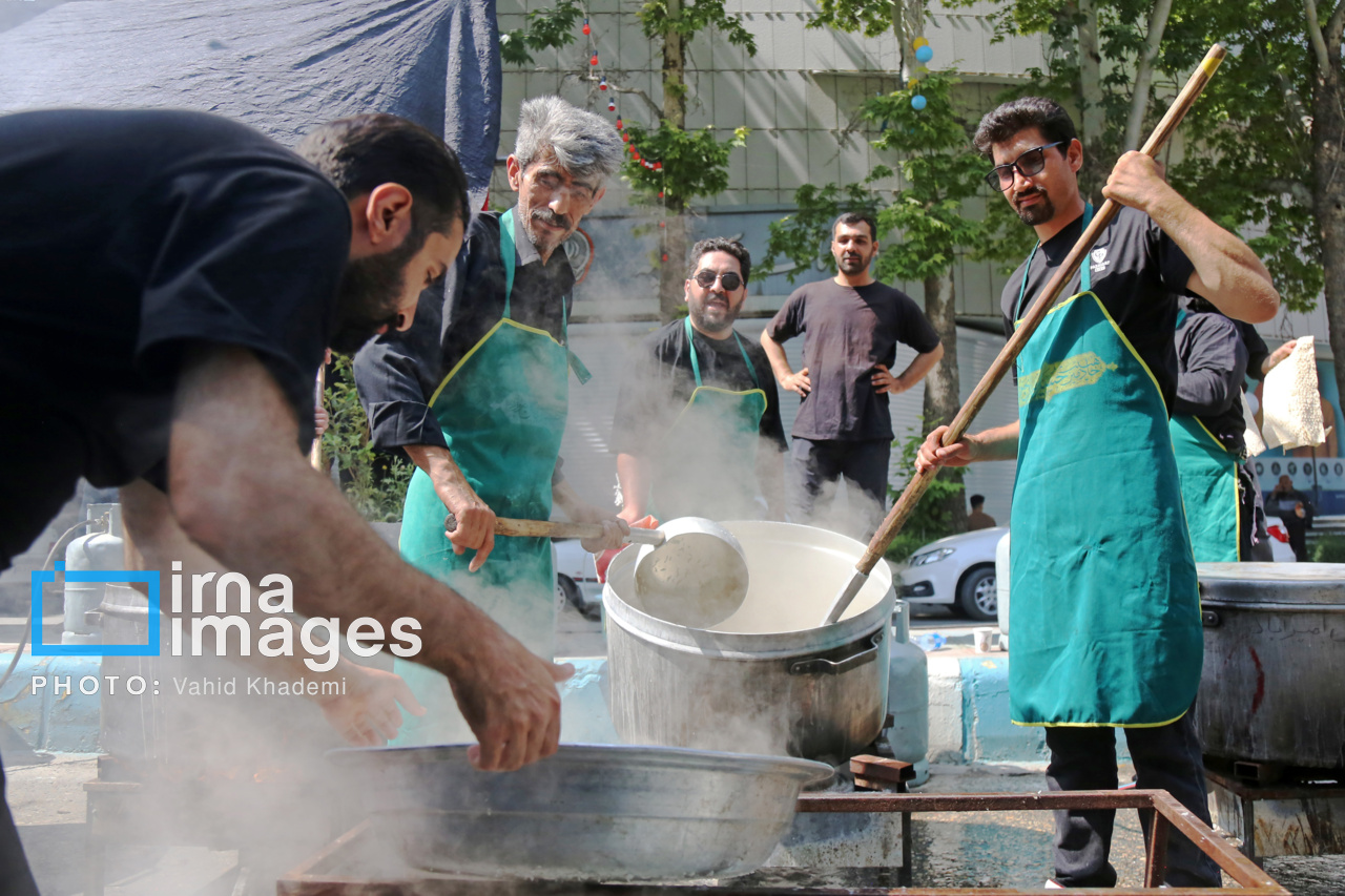 طبخ و توزیع ۷۲ دیگ غذای نذری