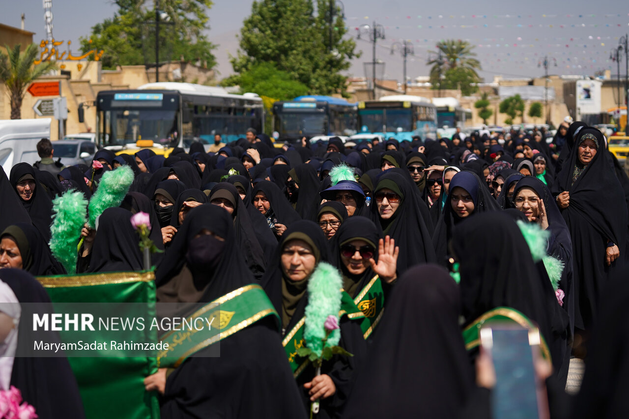 جشن روز دختر در حرم مطهر حضرت شاهچراغ 