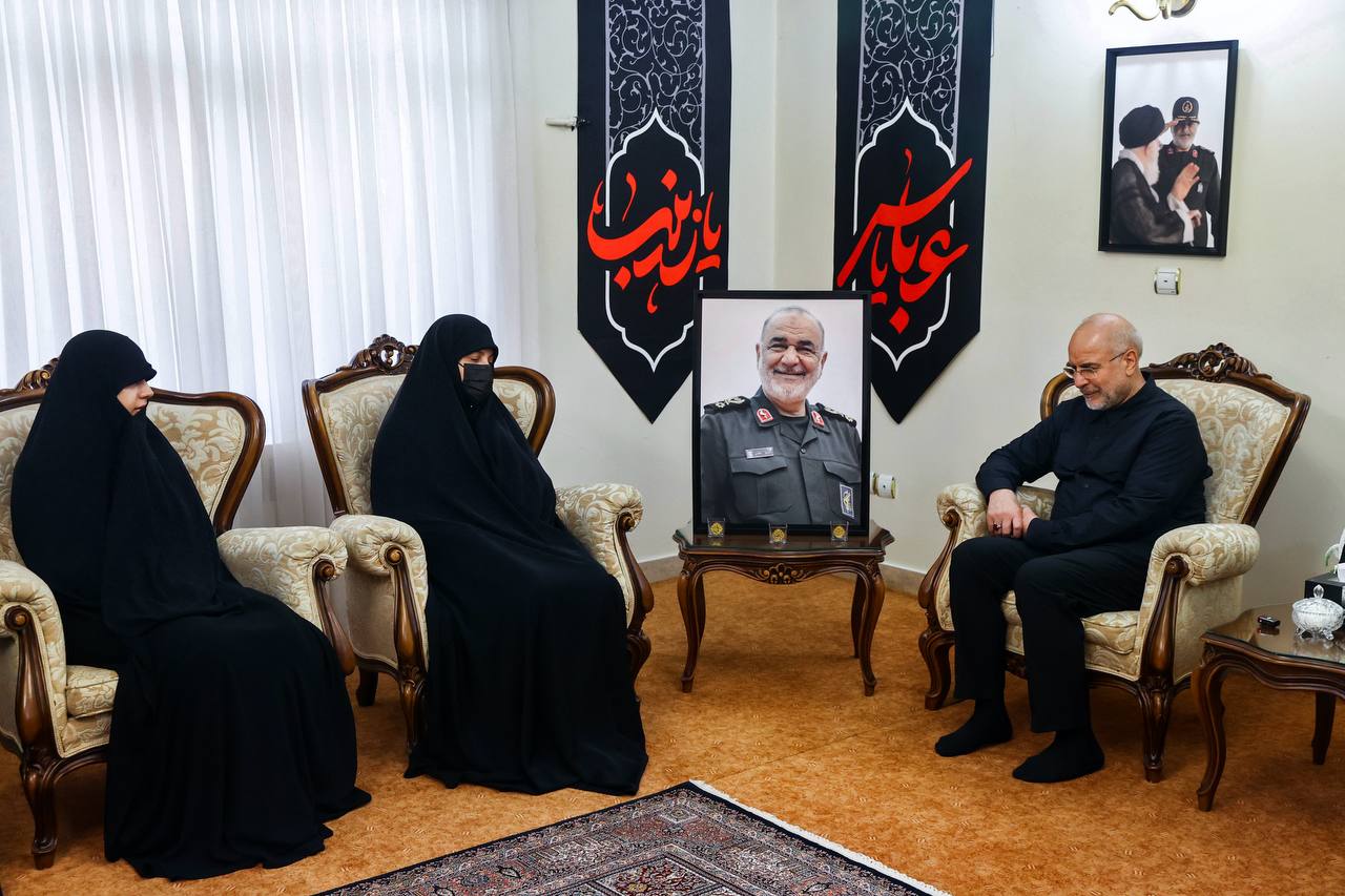 حضور قالیباف در منزل سپهبد شهید حسین سلامی