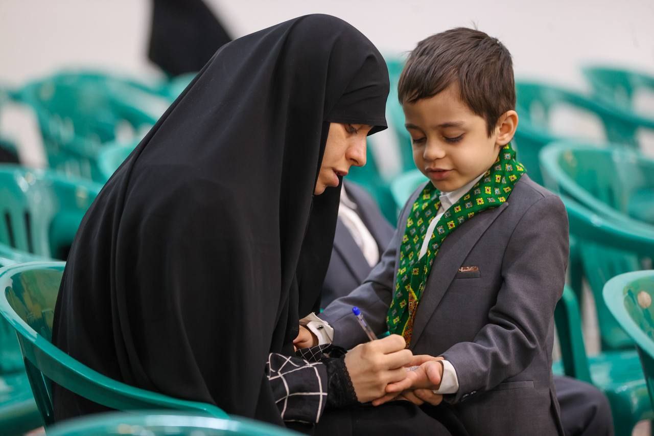 نشست جمعی از بانوان حوزوی و تشکل‌های خواهران با قالیباف  در مکتب نرجس(س) مشهد مقدس