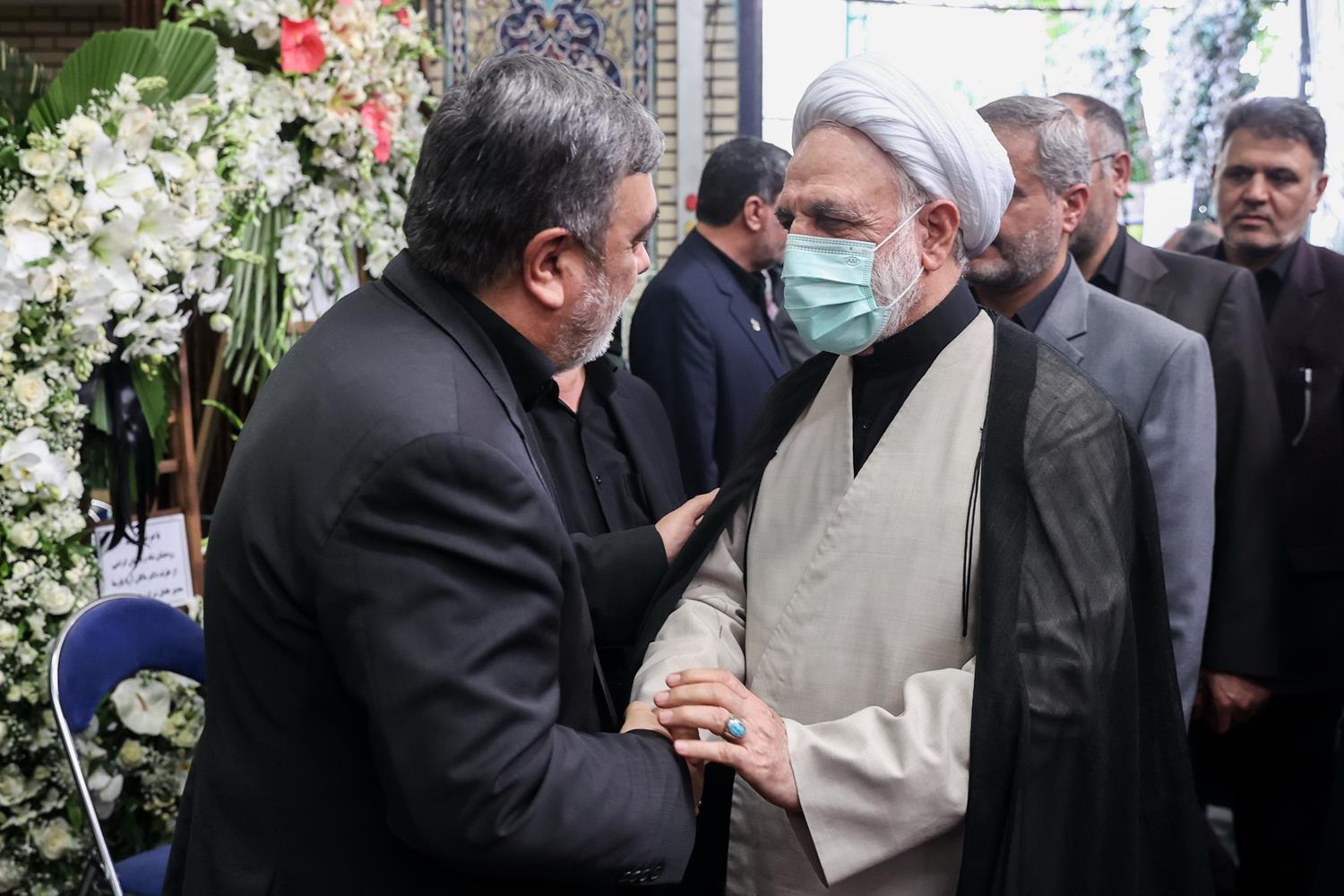 حضور جمعی از نمایندگان مجلس در مراسم ترحیم مادر سردار اشتری