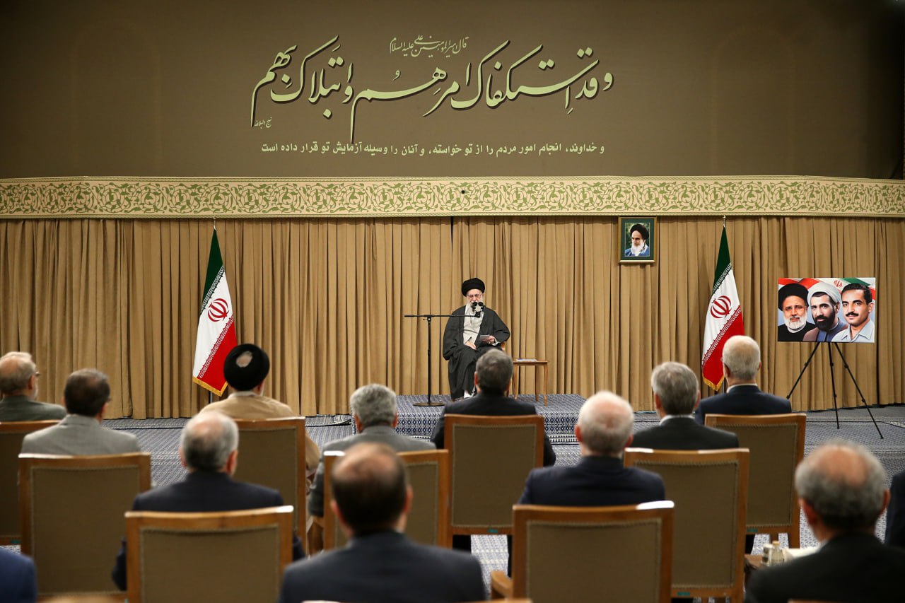 دیدار رئیس‌جمهور و هیأت وزیران با رهبر انقلاب