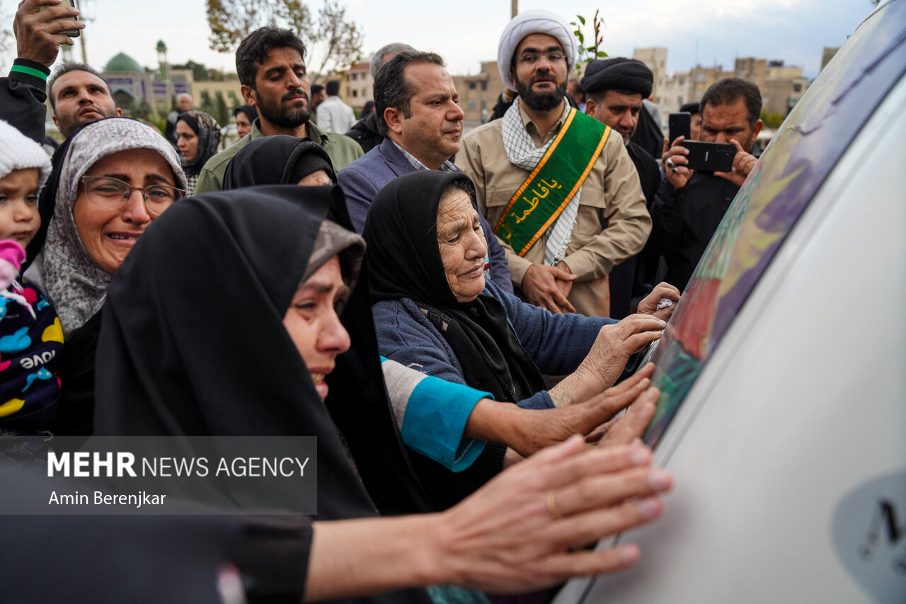 تشییع و خاکسپاری پیکر پاک شهید گمنام در بوستان نماز شیراز