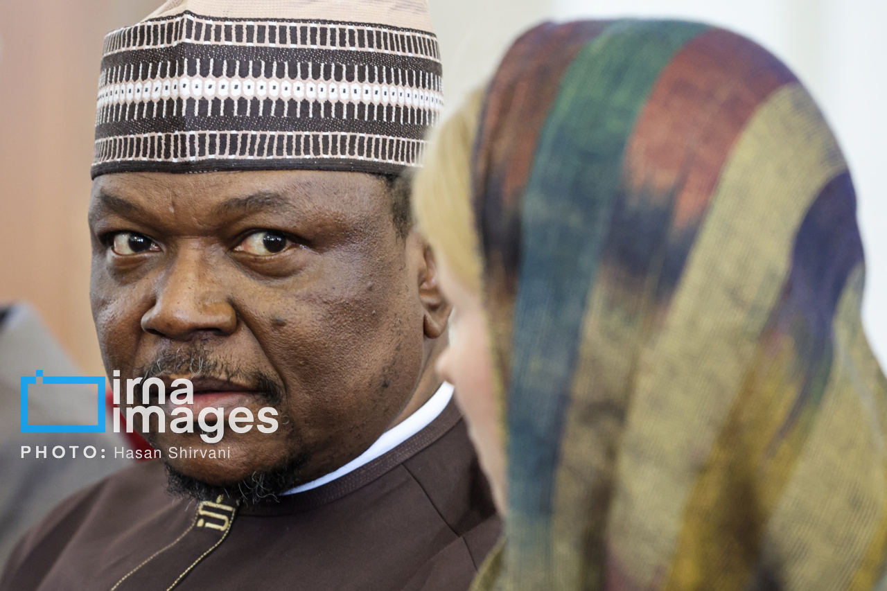 نشست وزیر امورخارجه با سفرای کشور های خارجی