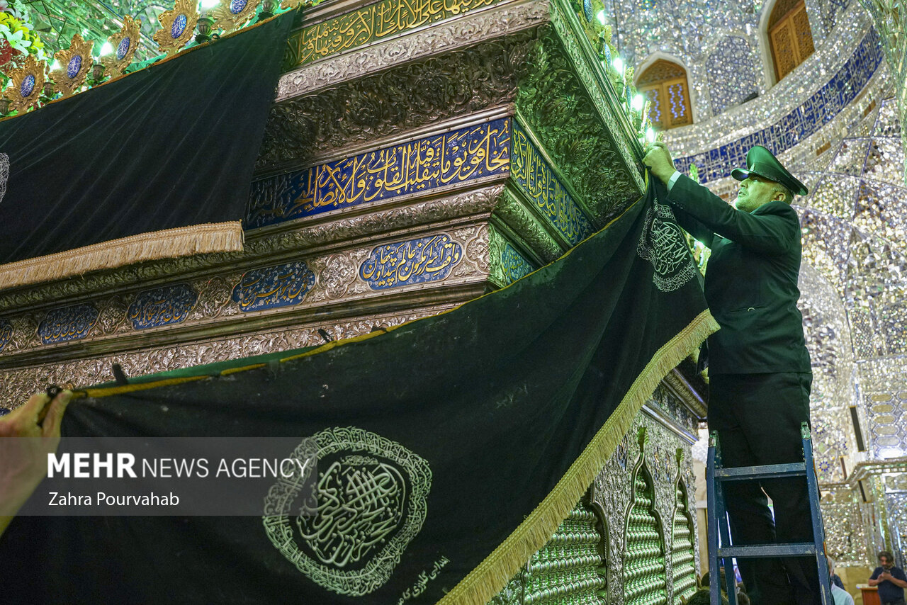 آیین تعویض پرچم گنبد آستان مقدس شاهچراغ(ع)‎‎