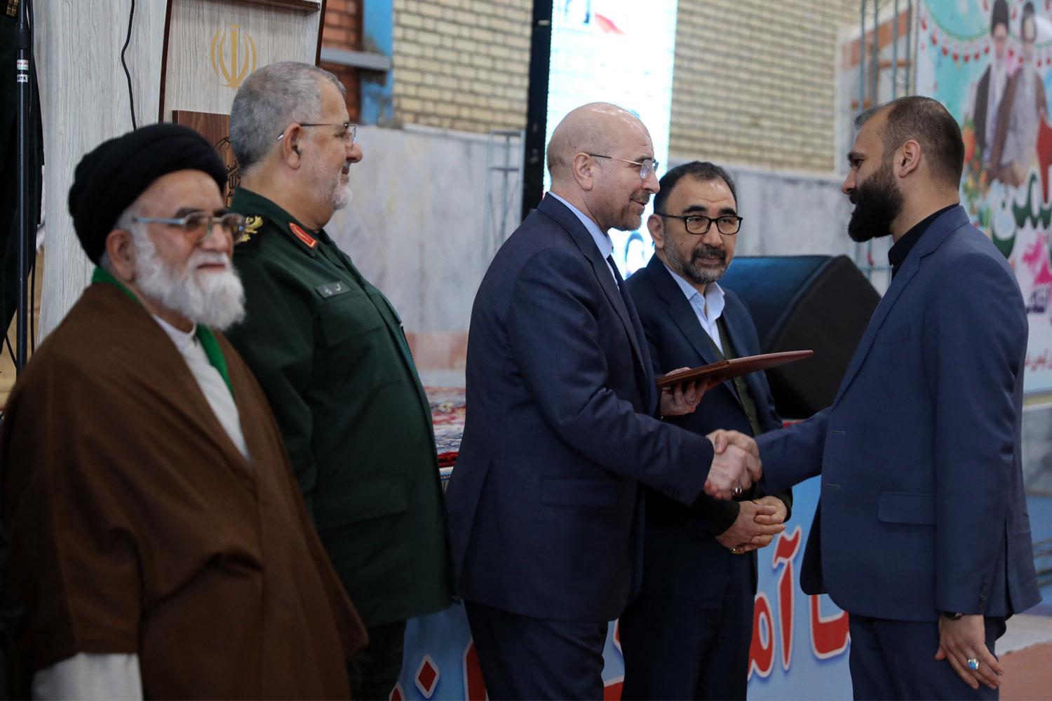 حضور قالیباف در یادواره ۲۴۰۰ شهید نیشابور