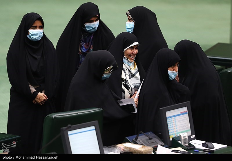 دورهمی نمایندگان در صحن مجلس 