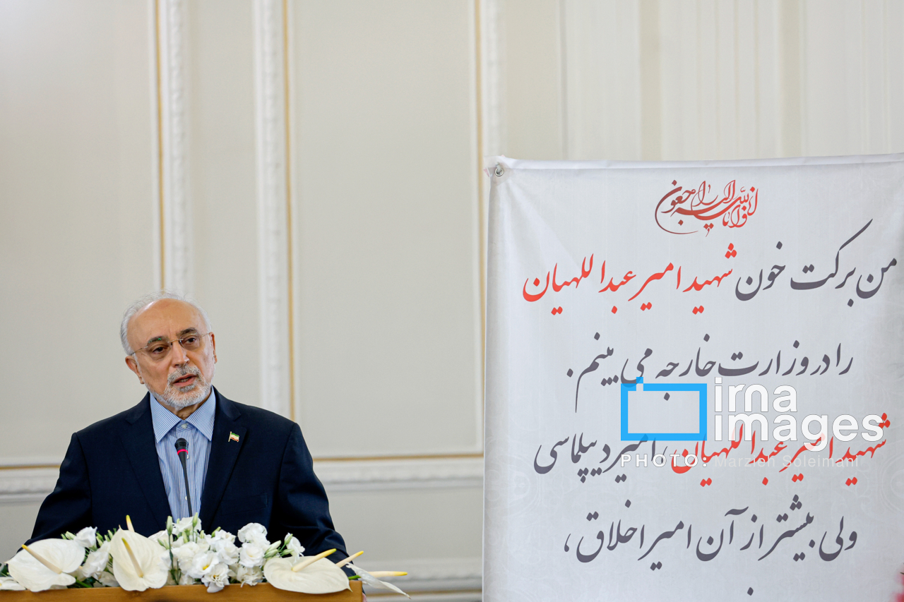 رونمایی از سردیس شهید امیرعبداللهیان در وزارت خارجه