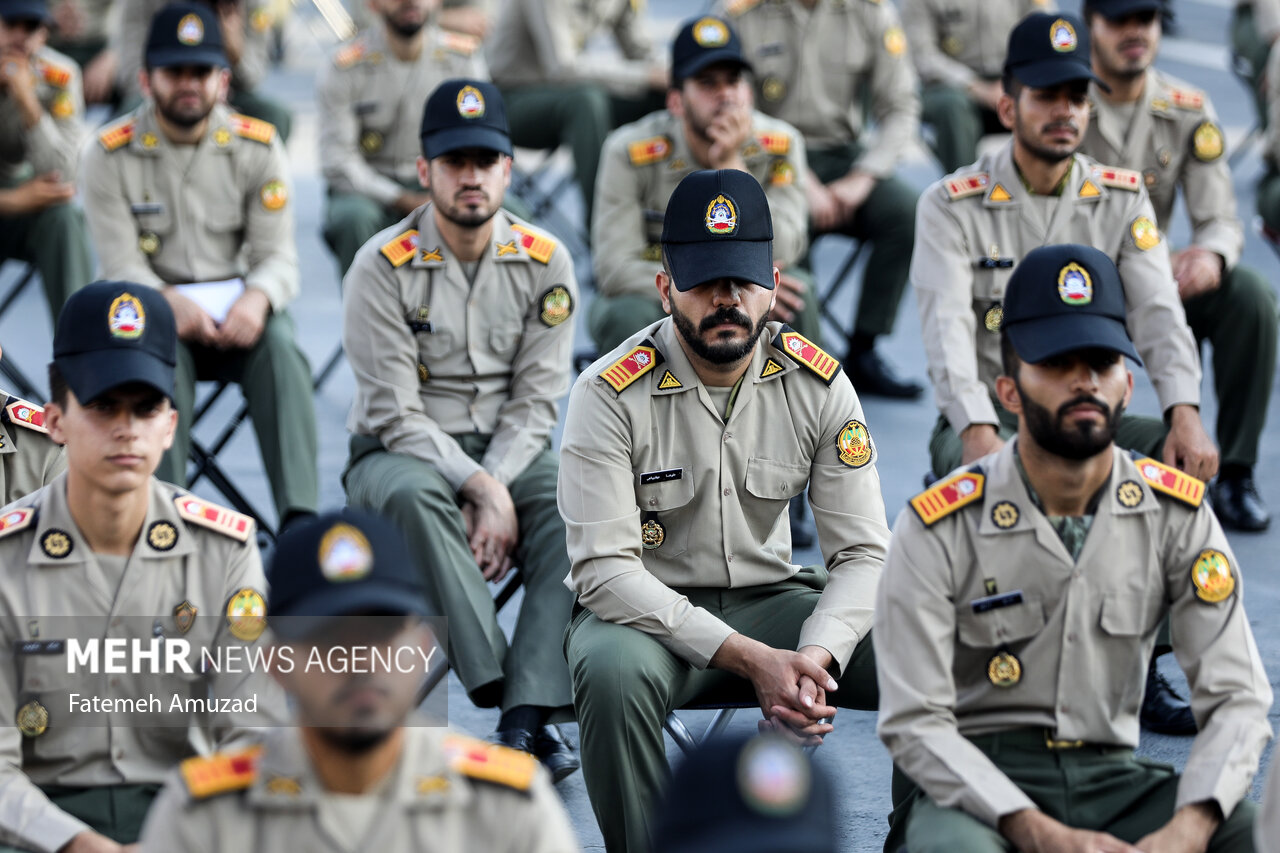 سالروز اهدای پرچم و نشان توسط فرماندهی معظم کل قوا به ارتش