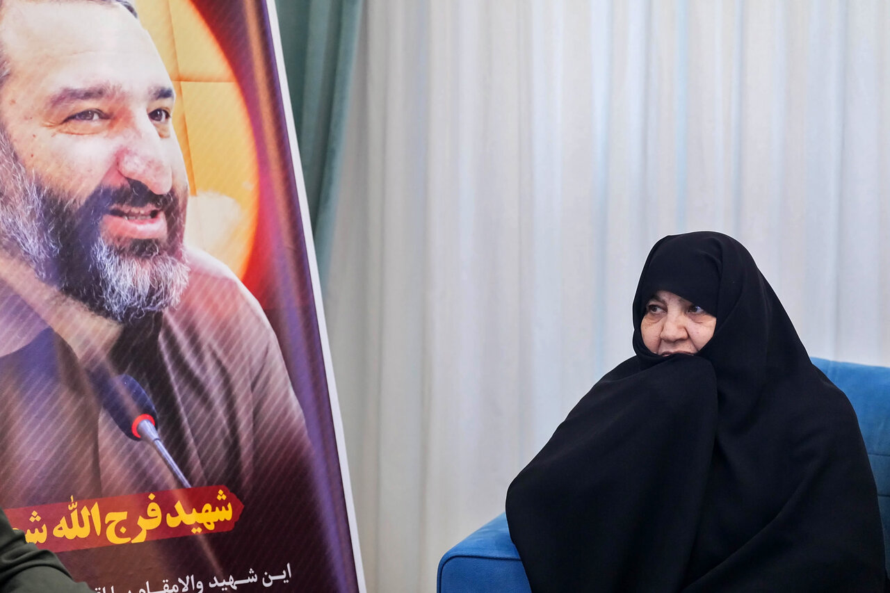 حضور قالیباف در منزل شهید فرج‌الله شوشتری - مشهد مقدس