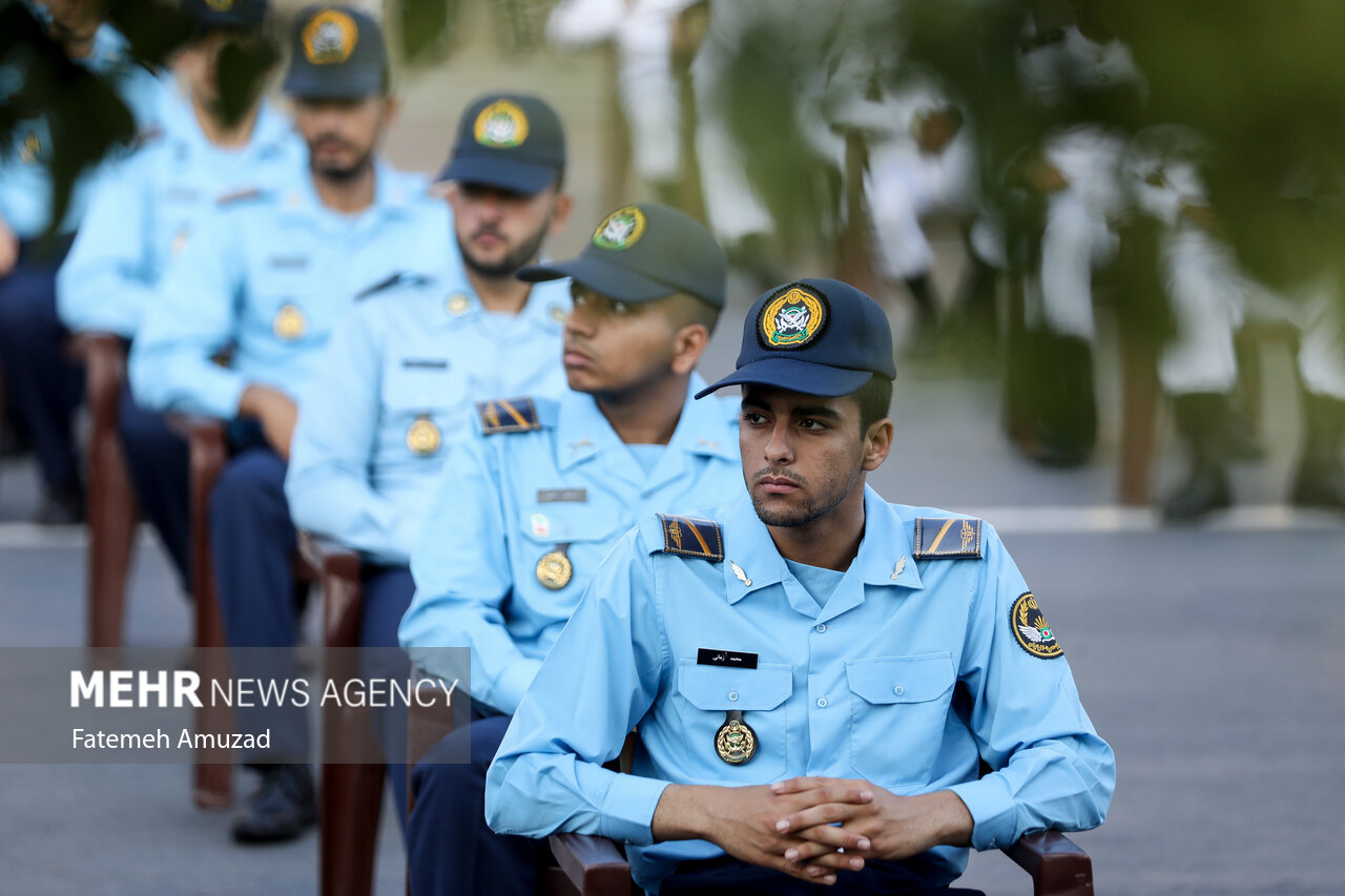 سالروز اهدای پرچم و نشان توسط فرماندهی معظم کل قوا به ارتش