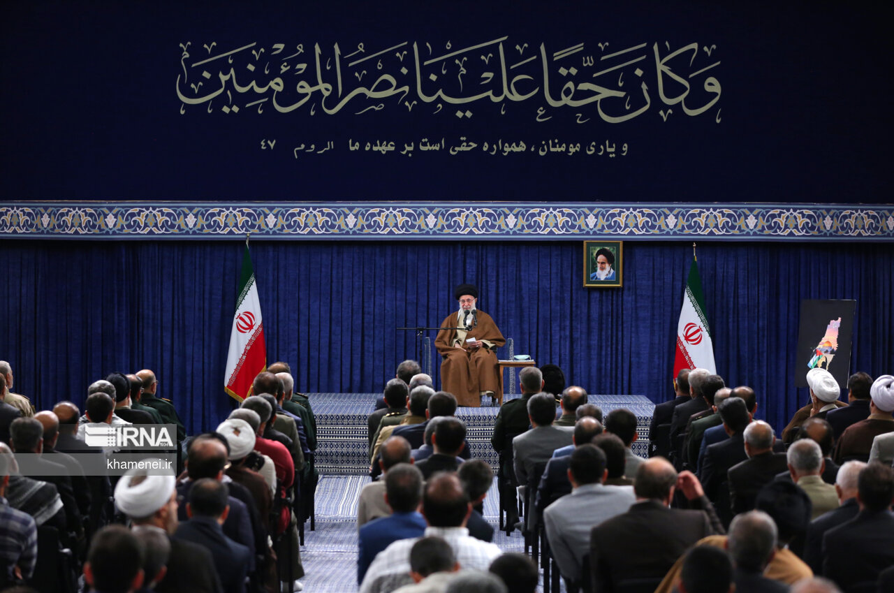 دیدار دست‌اندرکاران کنگره شهدای لرستان با رهبر انقلاب