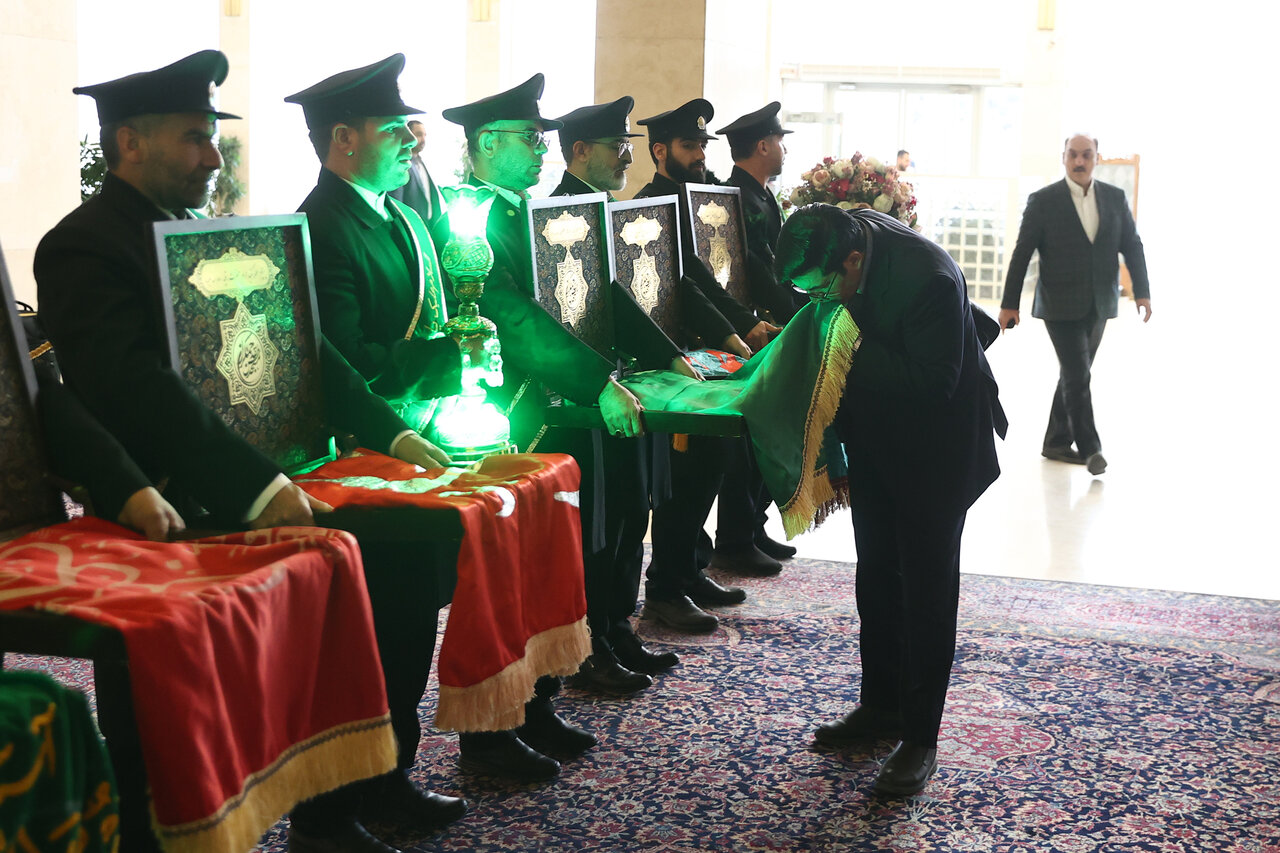 حضور خادمان مسجد جمکران در صحن علنی مجلس