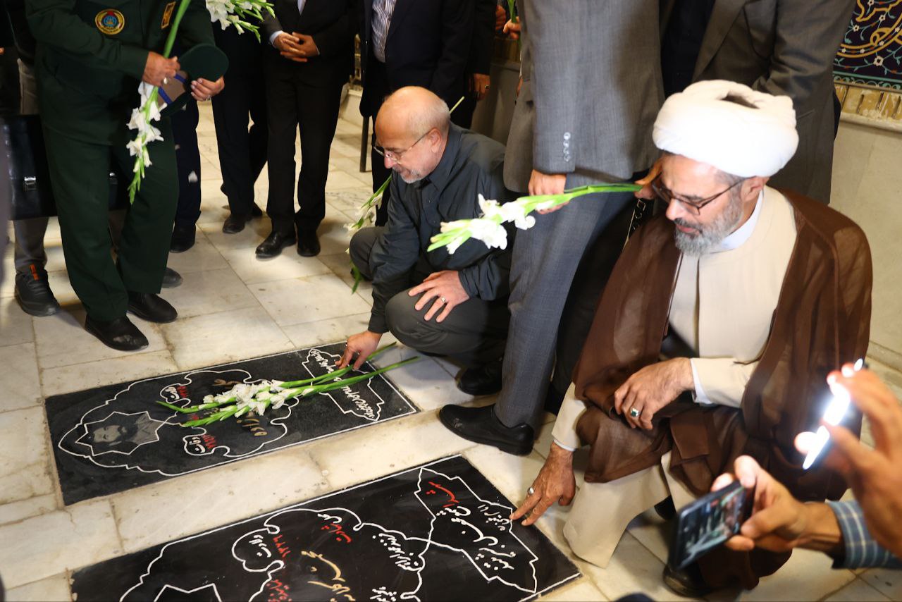 قالیباف در امام زاده سلطان سیدعباس(ع) و گلزار شهدای شهر بجنورد