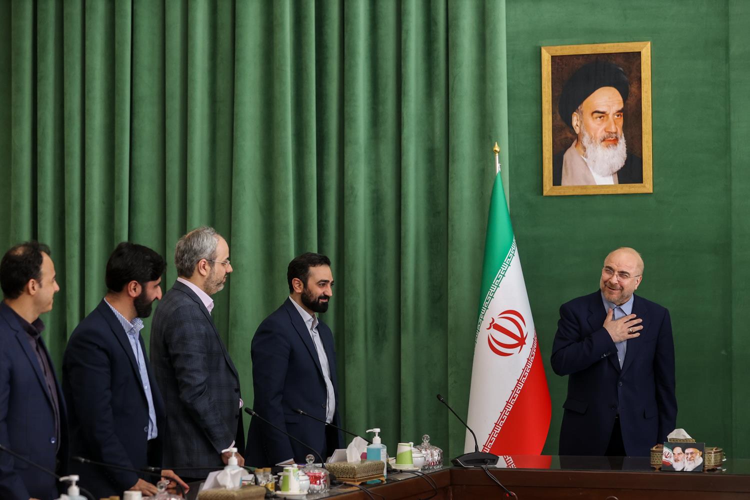 دیدار جمعی از جوانان با قالیباف به مناسبت روز جوان