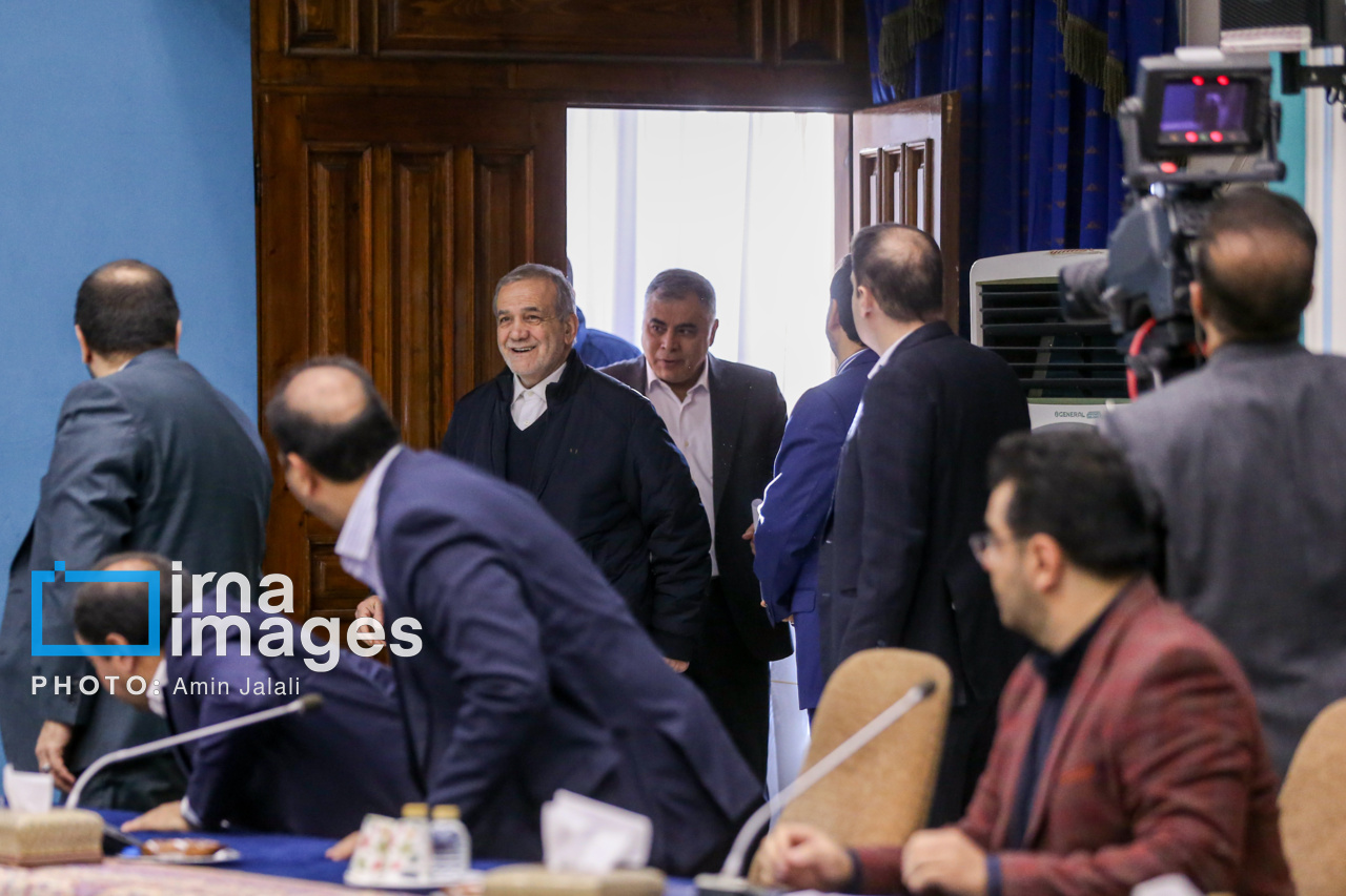 افتتاح و بهره برداری از طرح های نفت و نیرو