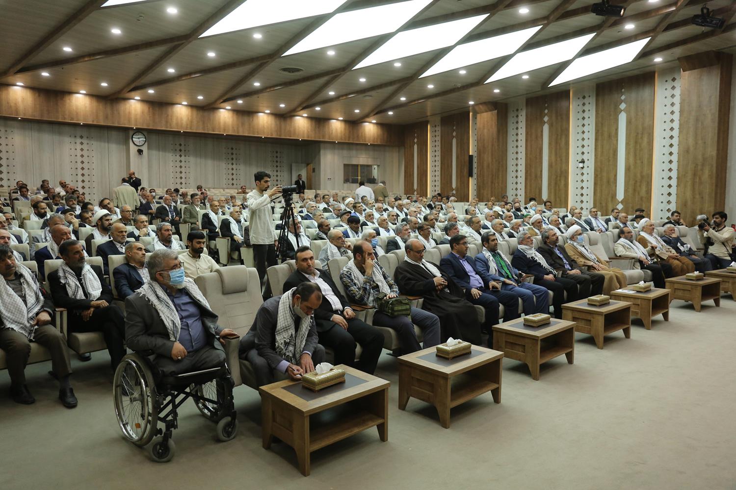 حضور سردار قاآنی و قالیباف در جمع «یاران خراسانی»