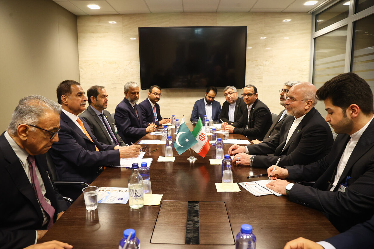 دیدار رئیس مجلس پاکستان با قالیباف