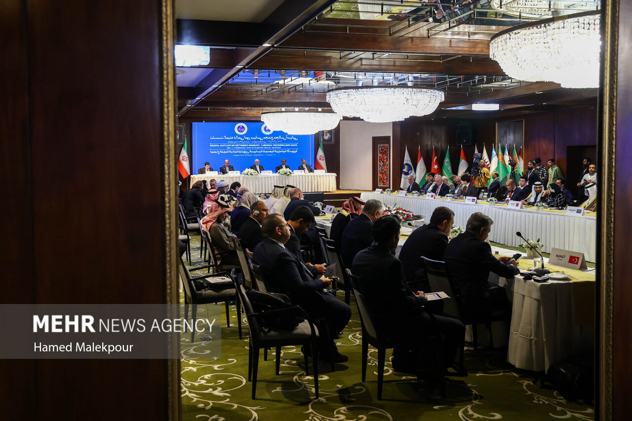 سفر رئیس مجلس به مشهد مقدس